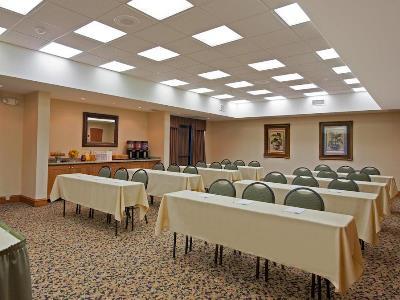 Hotel Hampton Indianapolis/carmel 3*